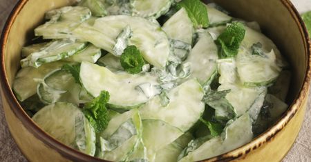 Większość sieka koperek do mizerii. Sięgnij po inny dodatek, a genialnie podbije smak