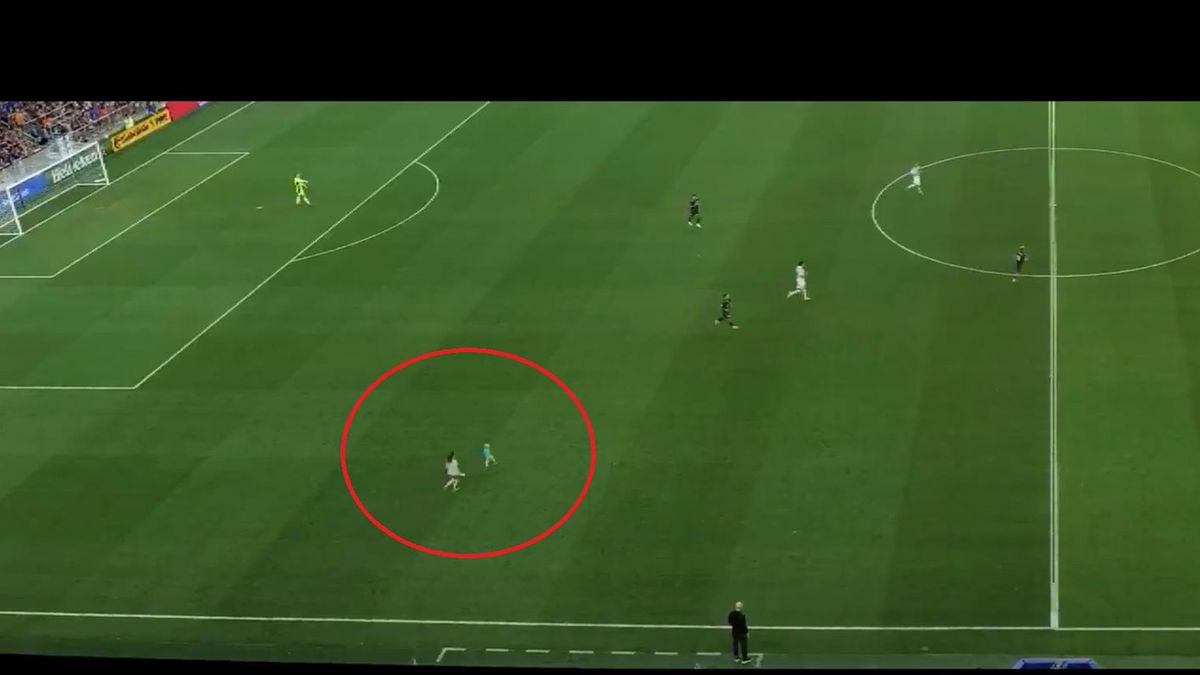 Mama goni dziecko na meczu MLS