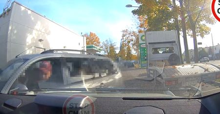 Podjechał na myjnię i uszkodził luksusowe auto. Ma pecha! Nagranie