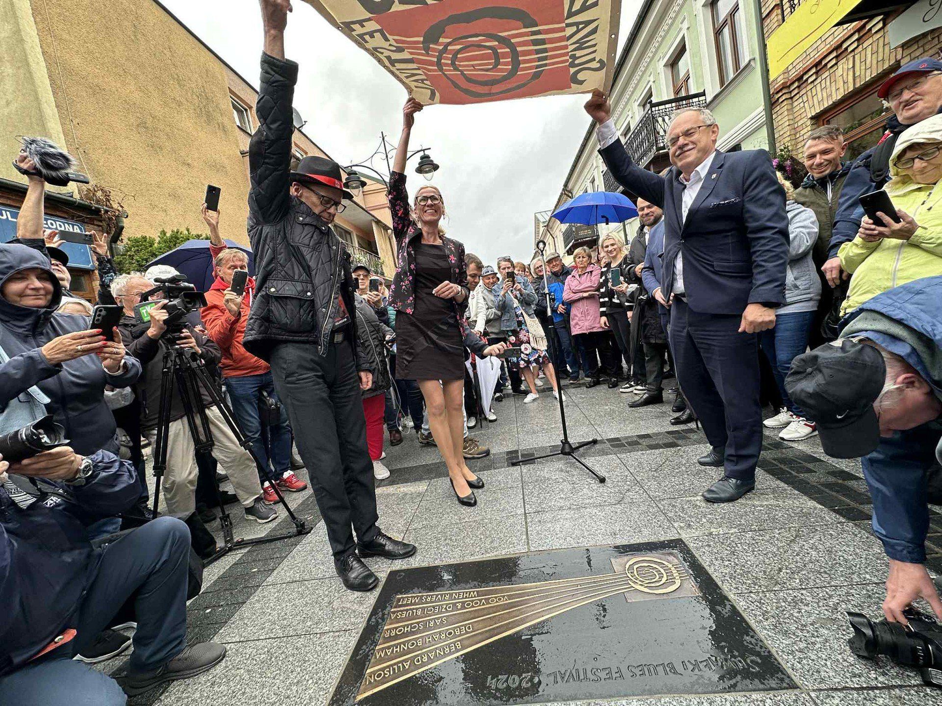 Odsłonięcie tablicy w Alei Bluesa na ulicy Chłodnej