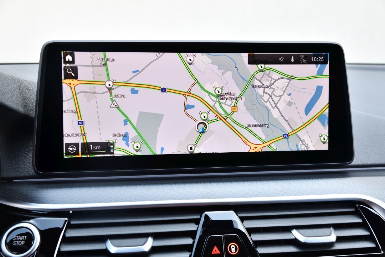 Pierwsza jazda BMW 545e: nowy napęd i funkcje Connectivity z nową aplikacją my BMW 8