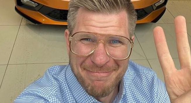 Filip Chajzer z największym profilem na Facebooku, najszybciej rósł profil Tomasza Wolnego