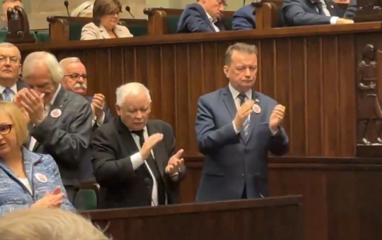 Nagrał Kaczyńskiego w Sejmie. Zwrócił uwagę na ręce prezesa