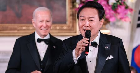 Prezydent Korei Południowej zaskoczył wszystkich. Zaśpiewał "American Pie"