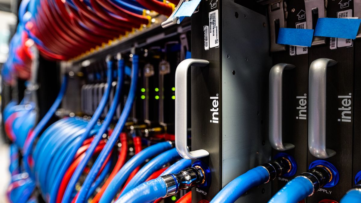 Intel potwierdził ostateczną specyfikację superkomputera Aurora.