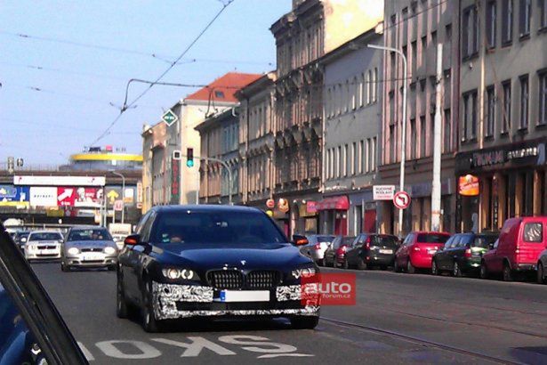 Wycieczka do Pragi - BMW serii 7 (F01) po faceliftingu przyłapane w Czechach