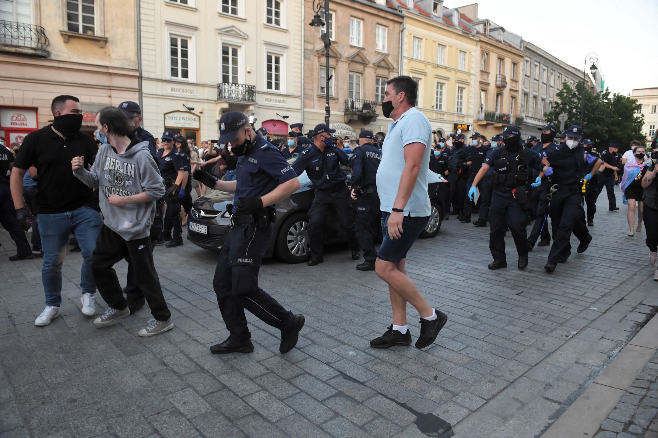 Protesty przeciwko zatrzymaniu aktywistki LGBT w Warszawie