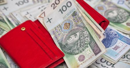 Podniosła słuchawkę i straciła 20 tys. złotych. Chciała pomóc synowi
