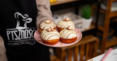 Przepis na pączki à la Kinder Bueno. Już od samego patrzenia można natychmiast zgłodnieć