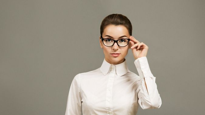 Kołnierz stójka najcześciej sięga połowy szyi