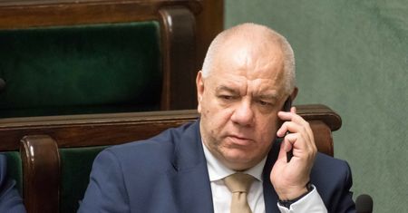 Będą odprawy i specjalne urlopy. Minister odkrył karty