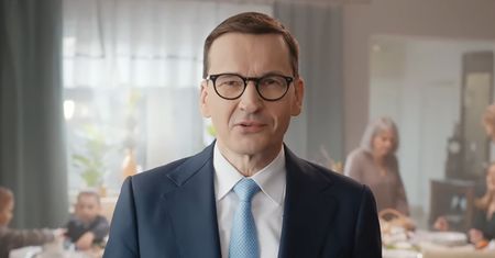 Pokazali je w wybranych mediach. Tyle kosztowały nas życzenia premiera