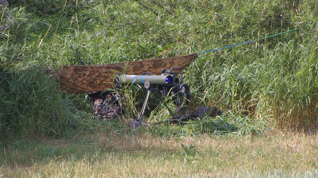 Wyrzutnia ppk Spike na stanowisku bojowym w czasie ćwiczeń