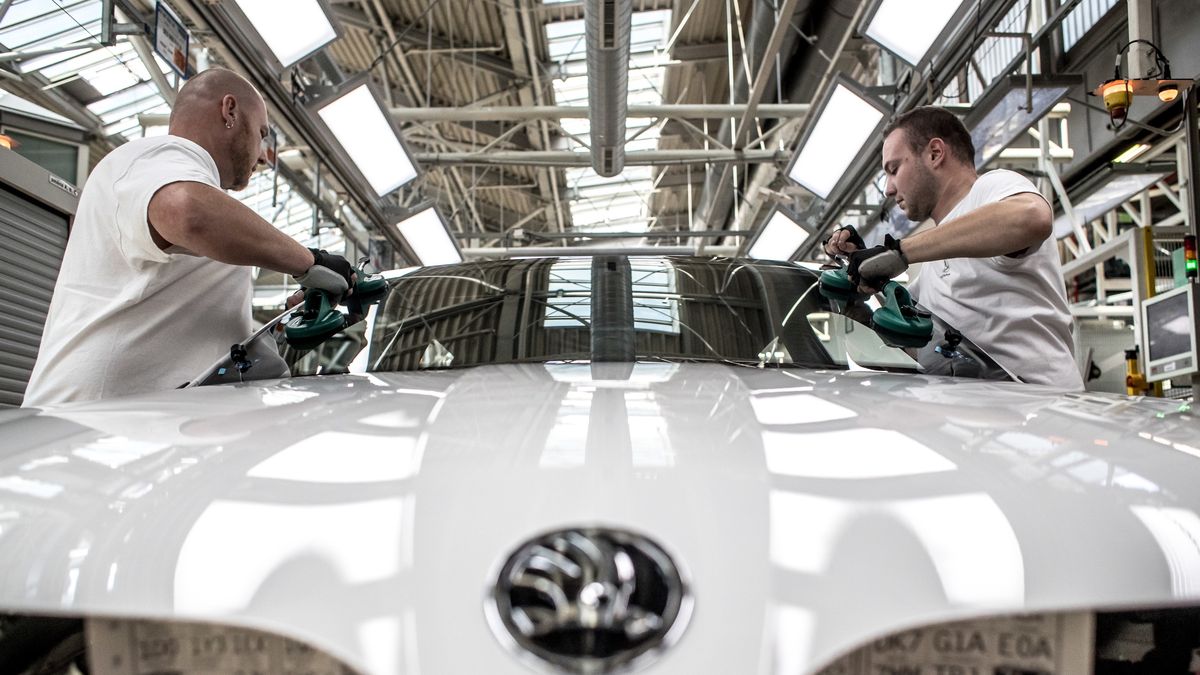 Fabryki Škody wznawiają produkcję.