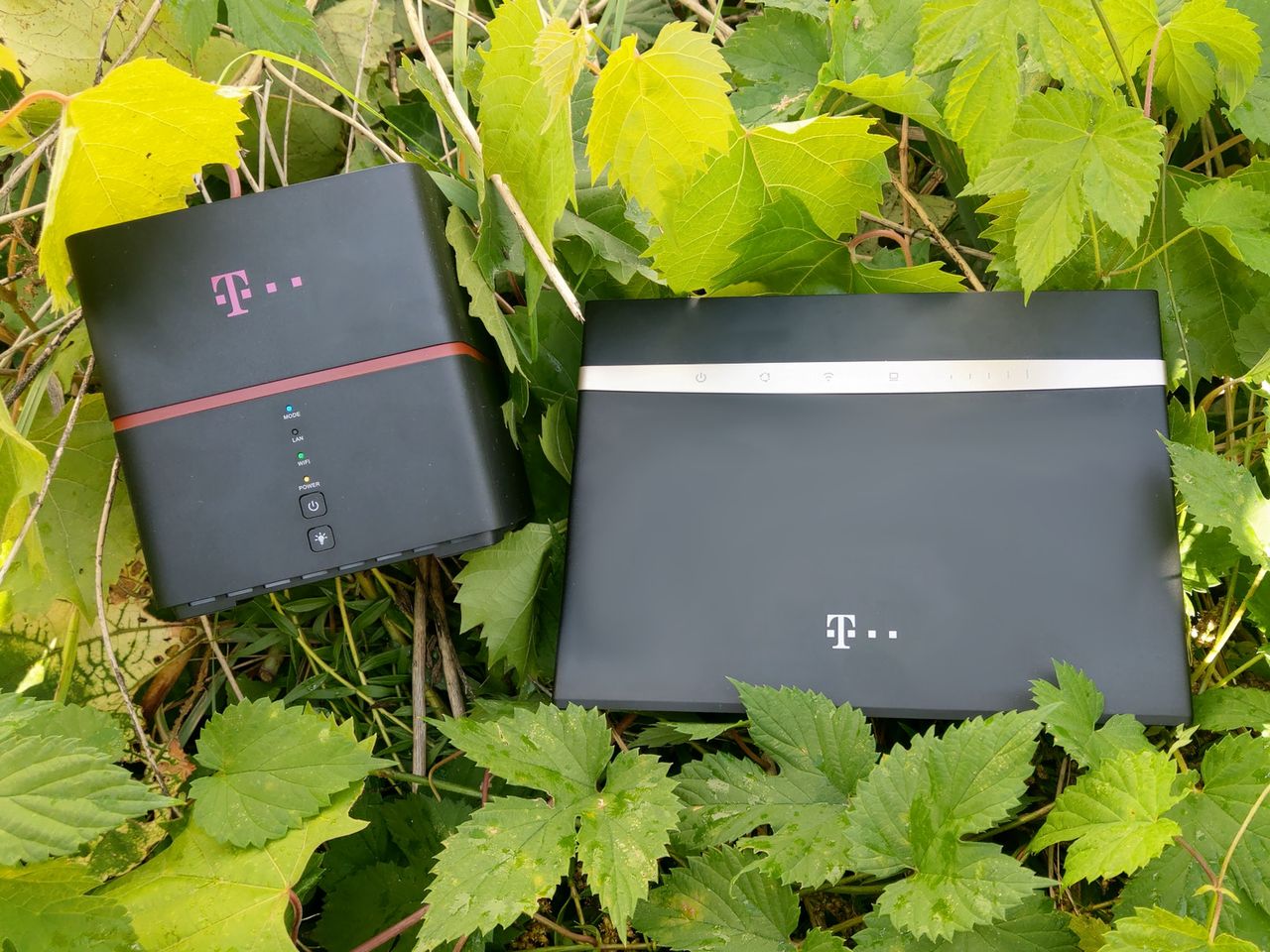 Dwa modele routerów Huawei oferowane w ramach nielimitowanego internetu LTE dla domu (fot. dobreprogramy)