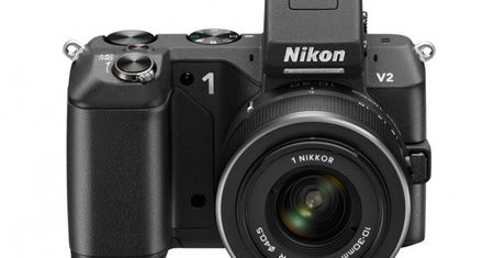 Nikon 1 V2 - bezlusterkowiec na serio?