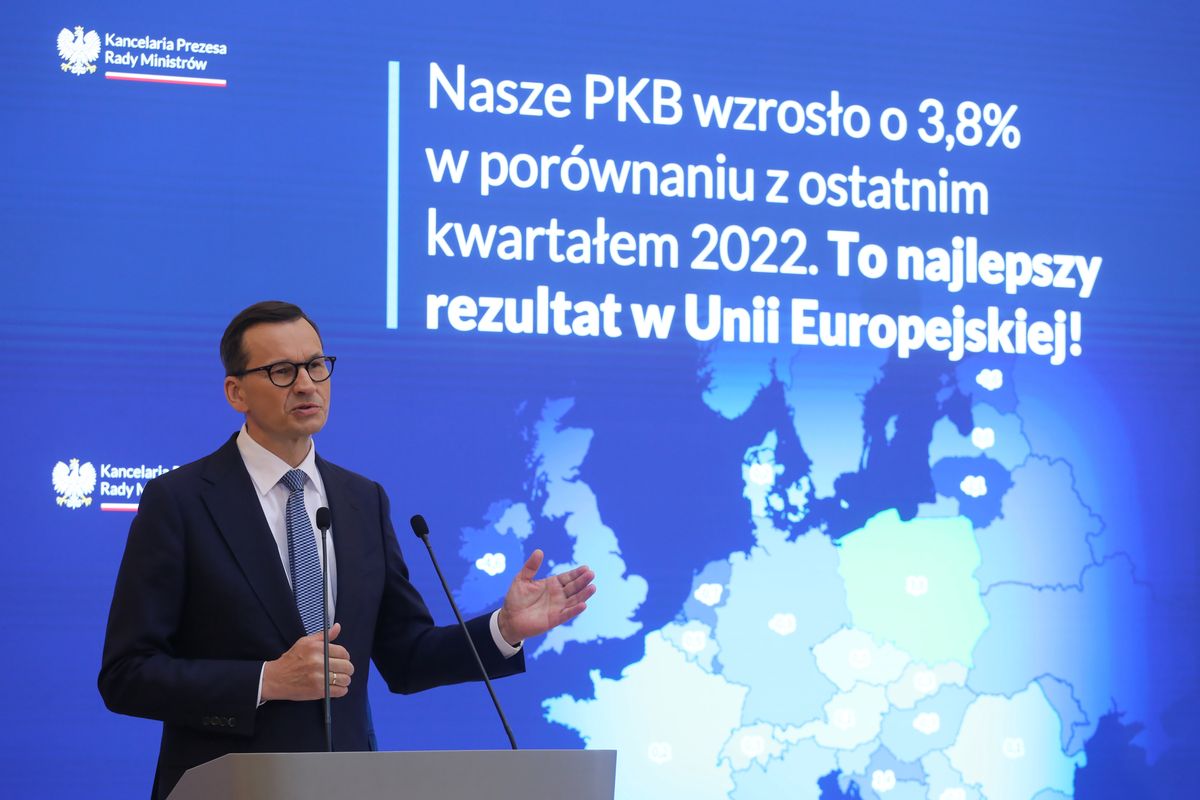  Premier Mateusz Morawiecki podczas konferencji prasowej w KPRM w Warszawie