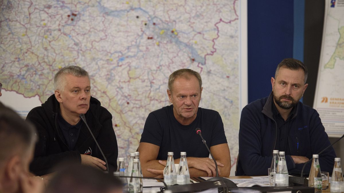 Poland's Prime Minister Donald Tusk (C), Deputy Prime Minister and Defence Minister Wladyslaw Kosiniak-Kamysz (R), and Minister of Internal Affairs and Administration, Coordinator of Special Services Tomasz Siemoniak (L) take part in a meeting of the crisis staff at the Voivodeship Office in Wroclaw, Poland, on September 18, 2024. The Polish government calls a special meeting after Prime Minister Tusk orders the government to prepare an ordinance to declare a state of natural disaster over floods in the country. (Photo by Aleksander Kalka/NurPhoto via Getty Images)