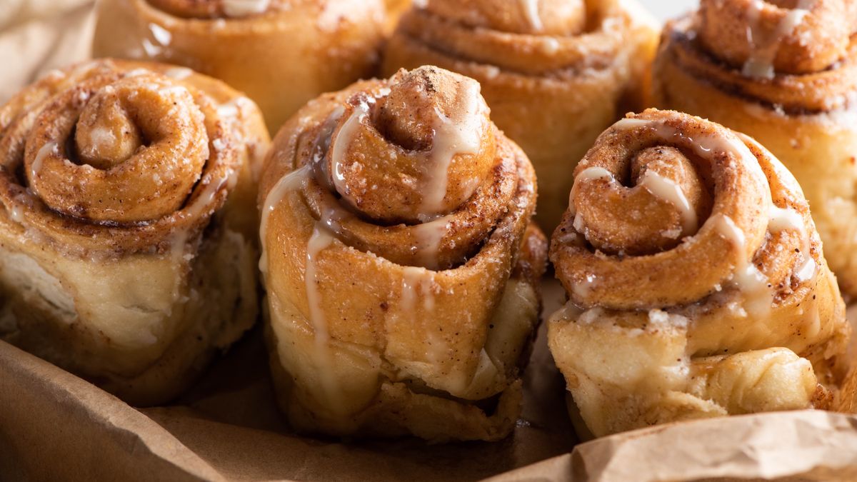 Jak uniknąć krzywych cynamonem i spływającego lukru? To proste!