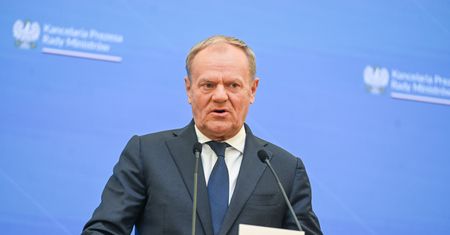 Tusk zabrał głos po debacie. "Kto flagą wojuje"