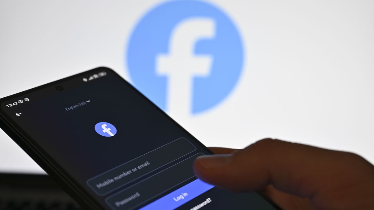 ANKARA, TURKIYE - SEPTEMBER 21: In this photo illustration, the logo of 'Facebook' is displayed on a mobile phone screen in Ankara, Turkiye on September 21, 2023. (Photo by Harun Ozalp/Anadolu Agency via Getty Images)