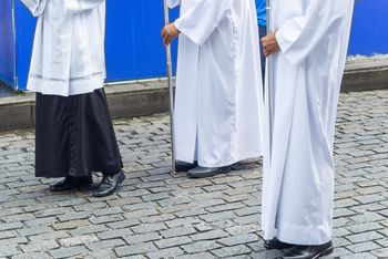 Nigdy nie mów tak do księdza. Ten błąd popełnia wielu Polaków