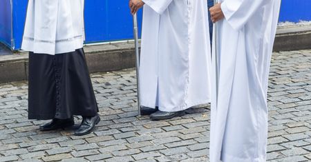 Nie zwracaj się tak do księdza. Niektórzy wciąż popełniają ten błąd