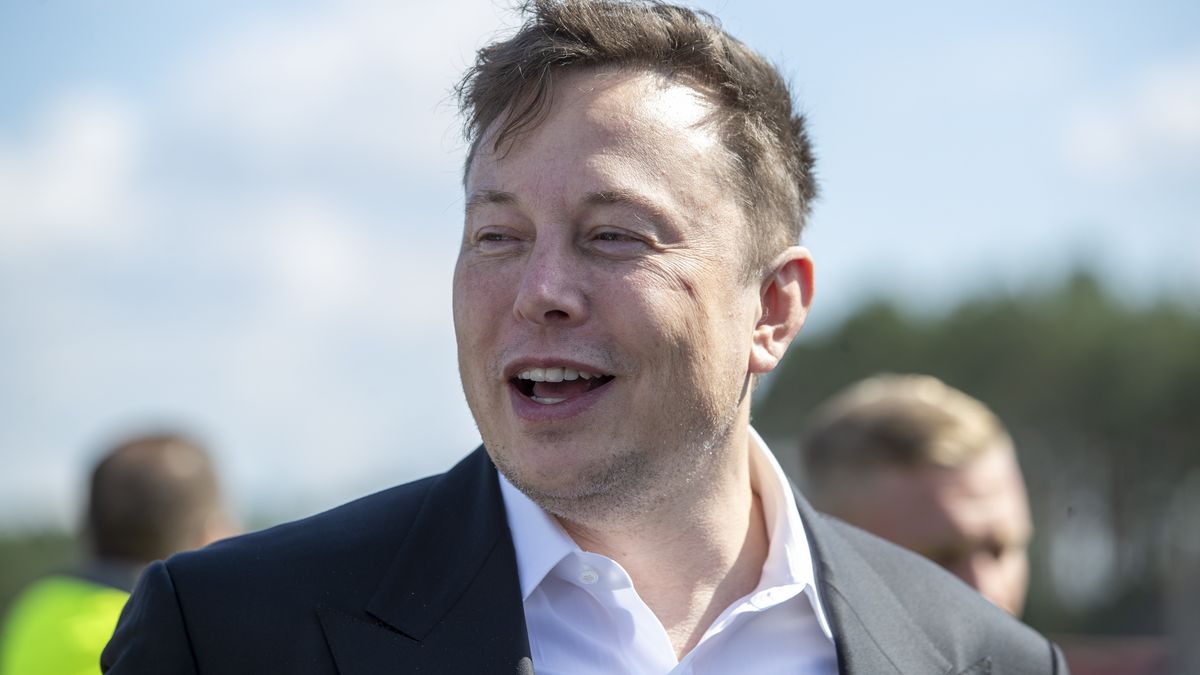 FUERSTENWALDE, GERMANY - SEPTEMBER 03: Tesla head Elon Musk talks to the press as he arrives to to have a look at the construction site of the new Tesla Gigafactory near Berlin on September 03, 2020 near Gruenheide, Germany. Musk is currently in Germany where he met with vaccine maker CureVac on Tuesday, with which Tesla has a cooperation to build devices for producing RNA vaccines, as well as German Economy Minister Peter Altmaier yesterday. (Photo by Maja Hitij/Getty Images)