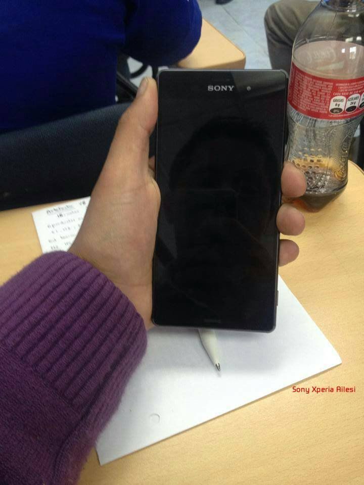 W skrócie: Moto G(2), Xperia Z3 i ukryta wiadomość na zaproszeniu na prezentację iPhone'a 6 6