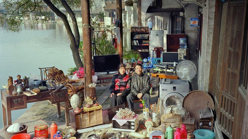 Przez 10 lat fotografował chińskie rodziny z ich całym dobytkiem 1