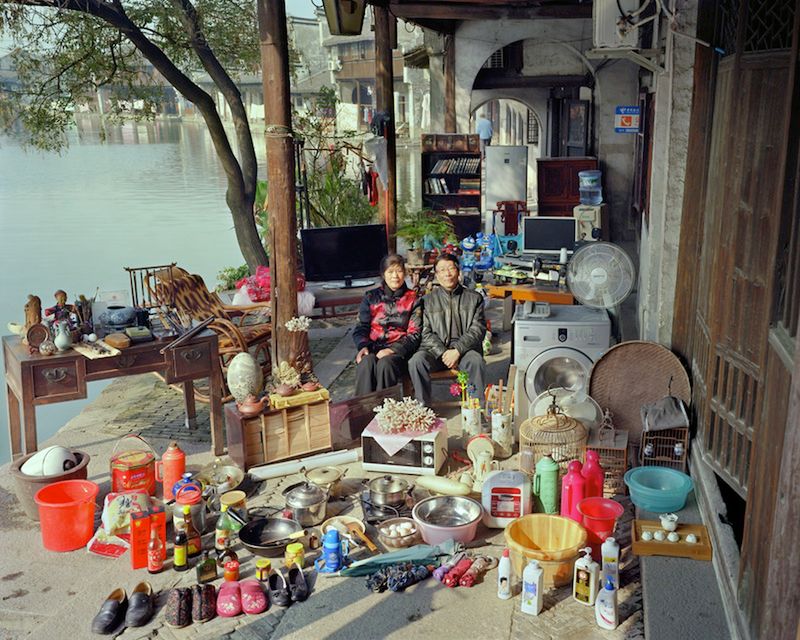 Przez 10 lat fotografował chińskie rodziny z ich całym dobytkiem