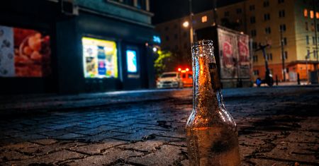 Nocny rajd po flaszkę. "U nas można", gmina bez prohibicji 20 minut od centrum Warszawy
