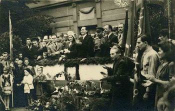 Zielona Góra: Pierwsze Winobranie i korowód jak defilada w 1945 r.