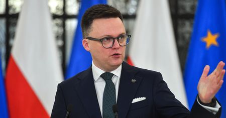 Marszałek Hołownia o mandatach poselskich Kamińskiego i Wąsika. "Będę zmuszony"