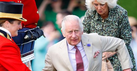 Karol i Kamila powracają do Pałacu Buckingham. Koszt remontu zwala z nóg