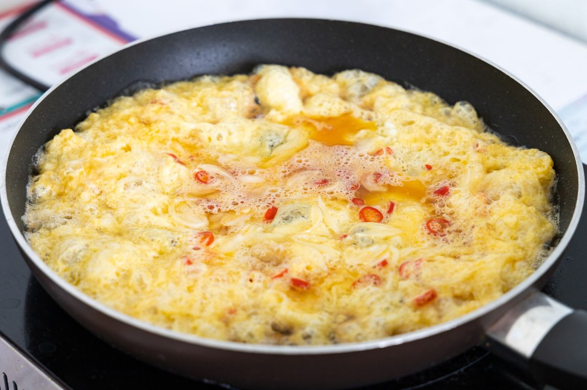 Rethinking breakfast: Healthier fats for perfect scrambled eggs