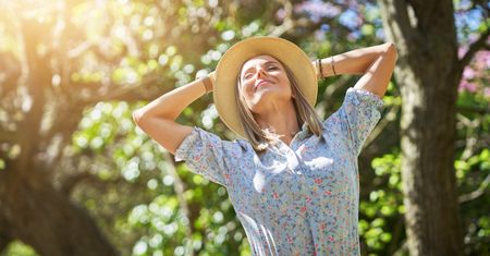 Menopauza nawet rok wcześniej? Badanie wskazało związek z zanieczyszczonym powietrzem