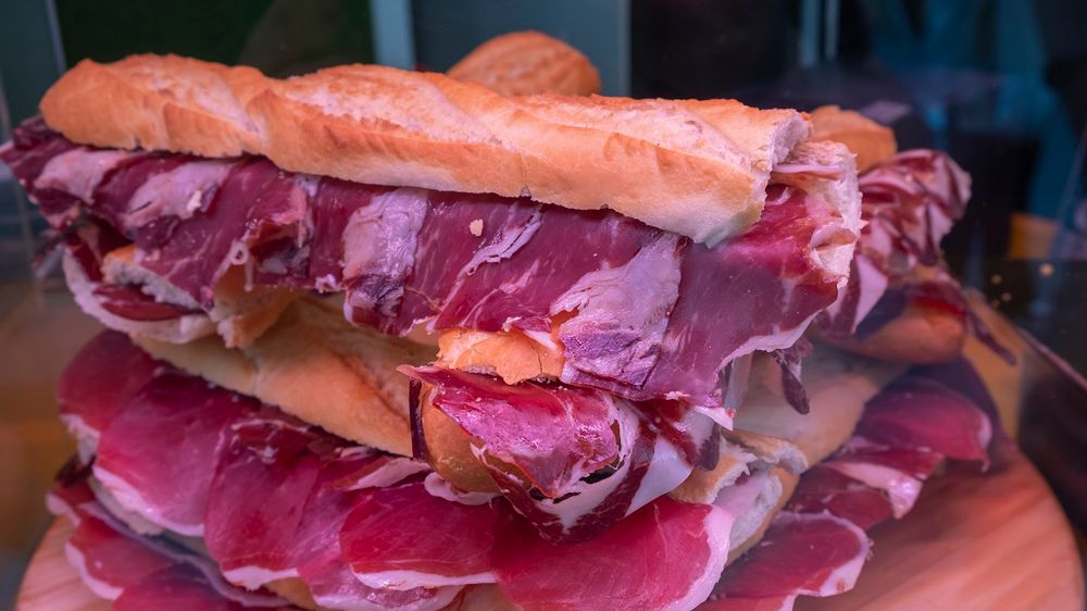 Uważaj z czym robisz kanapki. Najgorsze dodatki do pieczywa