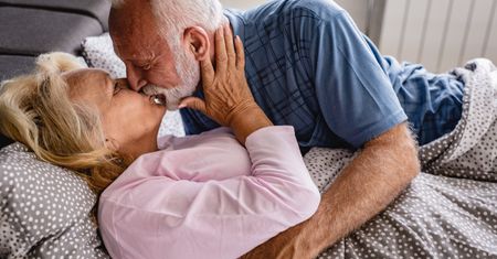 Seniorzy mają prawo do przyjemności. Mity o dojrzałym seksie