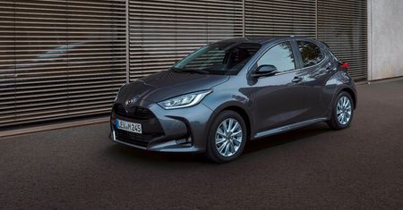 Mazda podała ceny Yarisa, czyli nowej Dwójki. Z hybrydą taniej niż bez