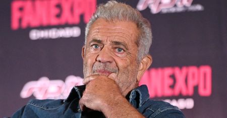 Mel Gibson ZAKPIŁ z tłumaczki języka migowego. Teraz PRZEPRASZA: "Czasami dochodzi do bezmyślnego IDIOTYZMU"