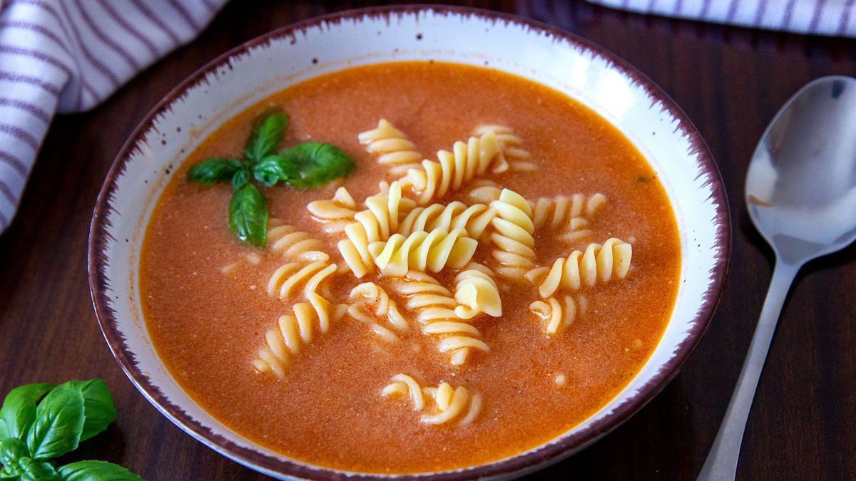 Siostra pokazała mi prosty trik. Śmietana już nigdy nie zważy ci się w zupie