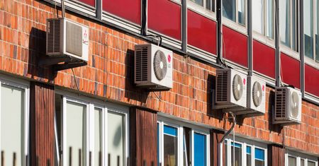 Tropiki w pracy, upały w sklepach. Klimatyzacja w tym roku nam nie pomoże