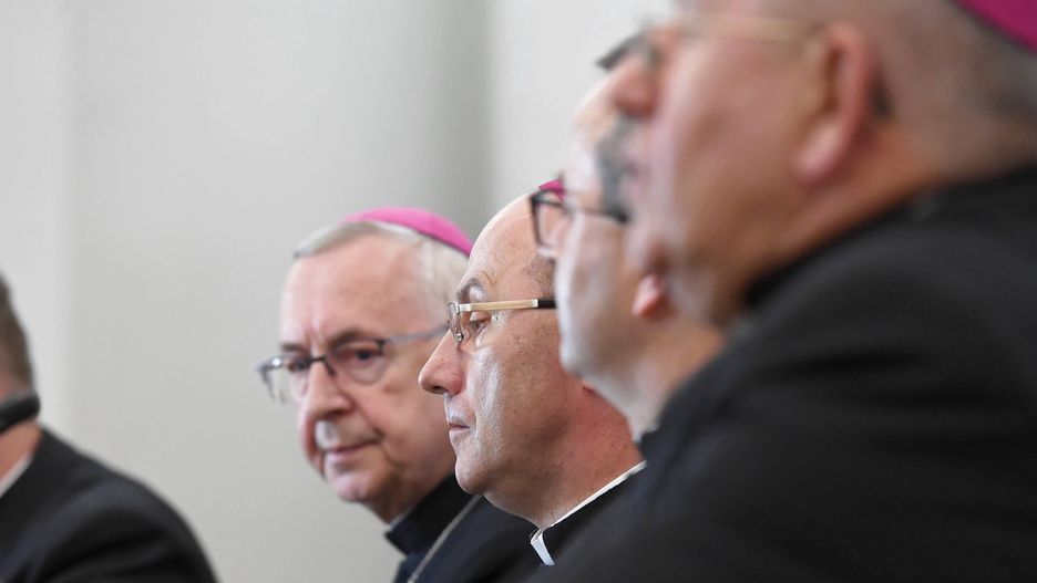 Koronawirus. Poseł Lewicy chce od Kościoła 100 mln na walkę z pandemią