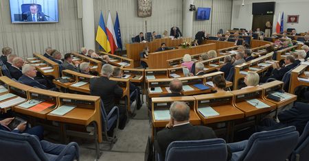 Uchwała potępiająca ludobójstwo na Wołyniu. Dwóch senatorów PiS przeciw