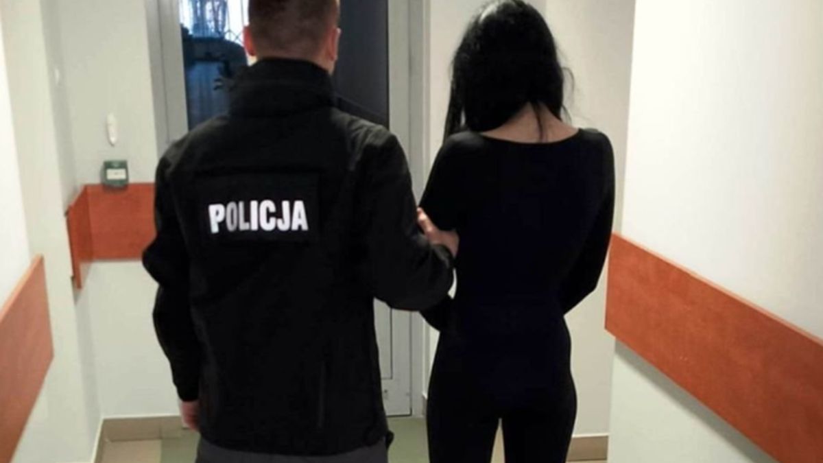 Funkcjonariusze zatrzymali 24-letnią kobietę.