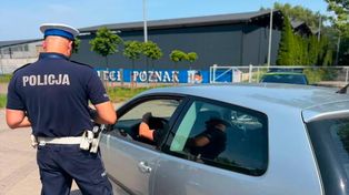 18-latek driftował z pijanymi pasażerami w aucie. Zapłaci 5 tys. zł mandatu