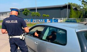 18-latek driftował z pijanymi pasażerami w aucie. Zapłaci 5 tys. zł mandatu