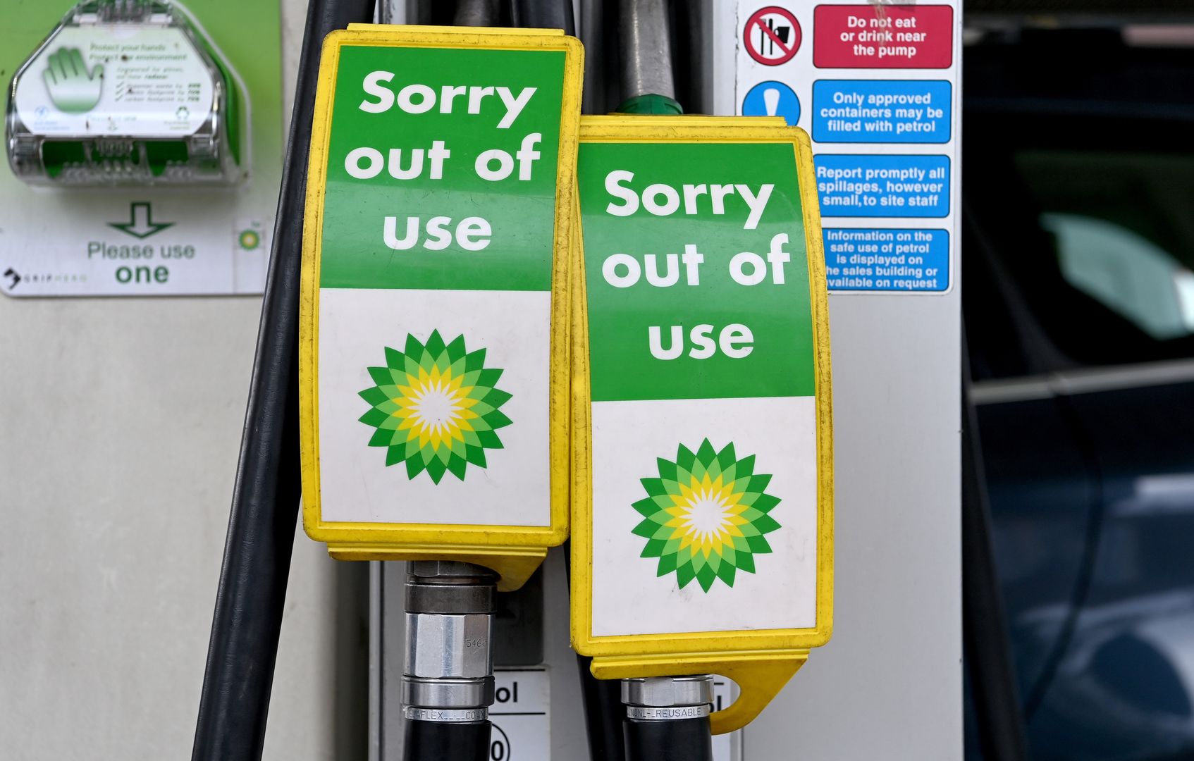 Chaos at gas stations in Britain.  Long lines and shortages of fuel – o2