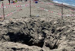 Chłopiec udusił się na włoskiej plaży. Jego ojciec spał